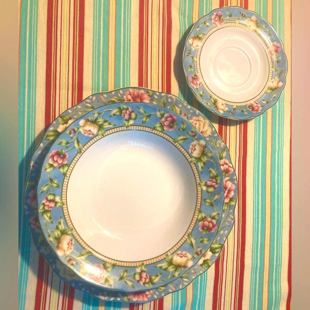 Jessica McClintock Westbury Court dinner plate and bowl, plus saucer like new.